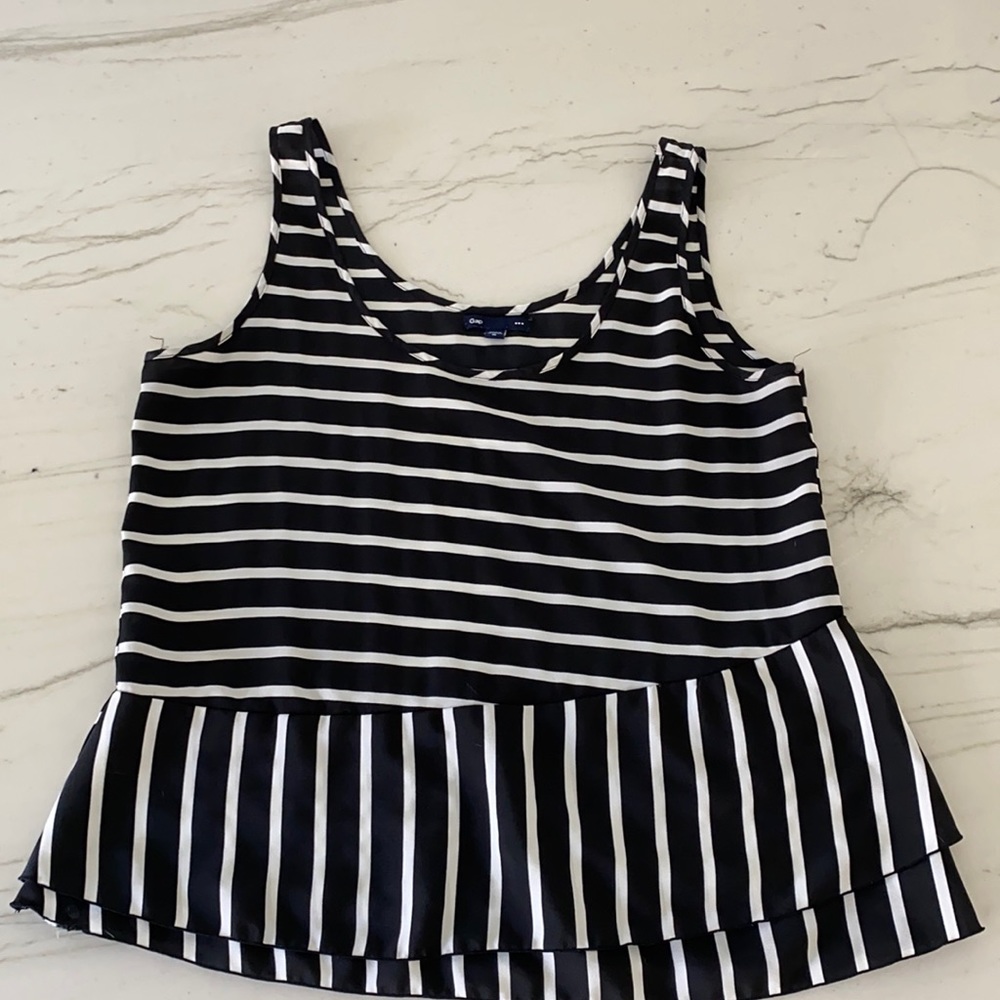 Black and White Gap peplum style top size medium